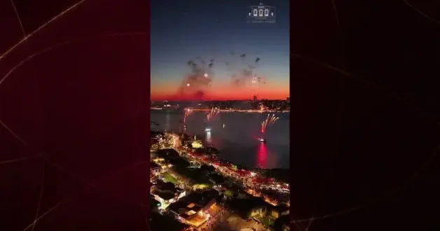 Üsküdar Sahili’nde havai fişek gösterisi gerçekleştirildi