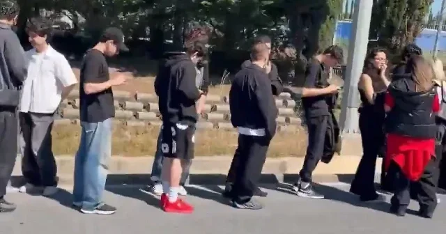İstanbul da Kanye West çılgınlığı: Lisanslı ürün standının önünde tam 2.5 kilometre kuyruk oluştu VİDEO İZLE