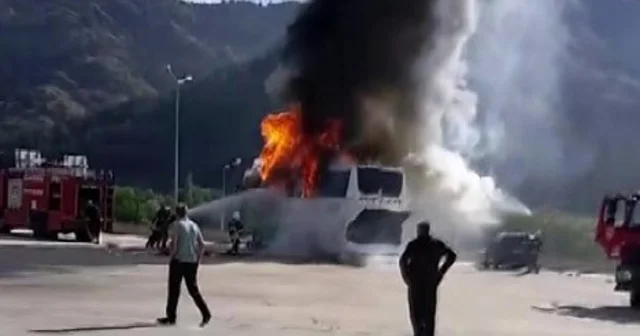 Amasya da otobüs terminalinde park halindeki yolcu otobüsü yandı Amasya Haberleri