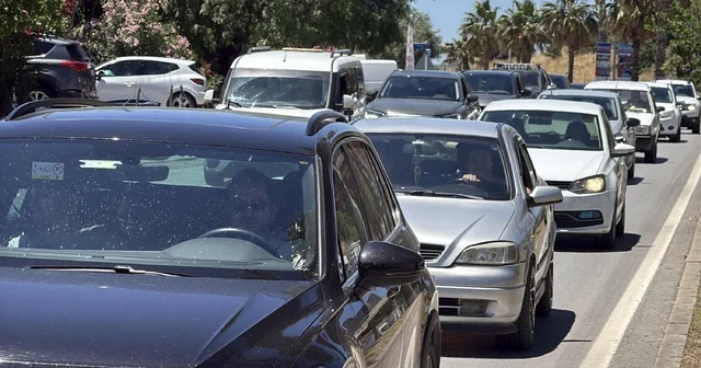 Bodrum daki tatilciler dönüyor; 12 saatte 10 binden araç çıkış yaptı Muğla Haberleri