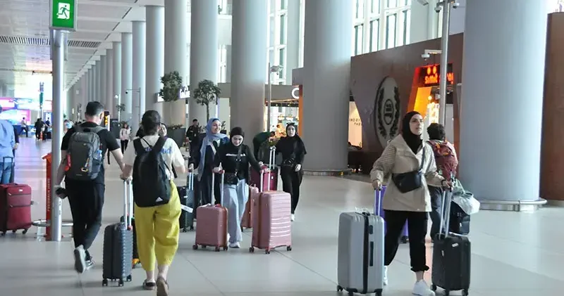 Tatilcilerin dönüşü başladı; İstanbul’daki havalimanlarında 2 bin 470’in üzerinde uçuş bekleniyor