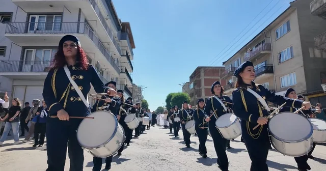 Terzisinden pazarcısına, kuaföründen muhtarına 40 kadın bir araya gelip, belediyenin bando takımını kurdu Bursa Haberleri
