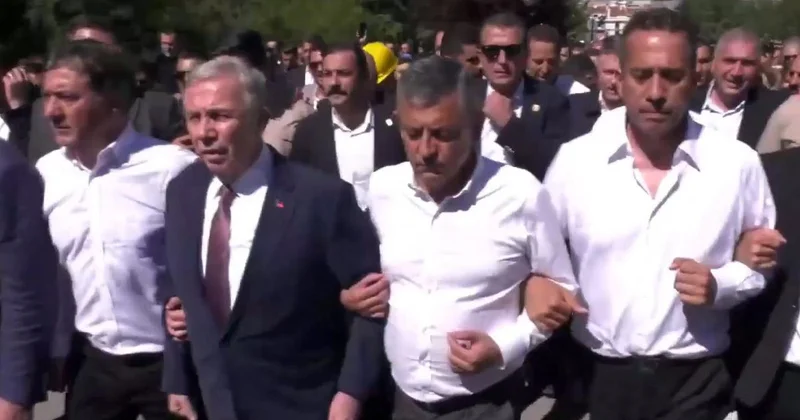 Özel in Anıtkabir yürüyüşüne damga vuran görüntü