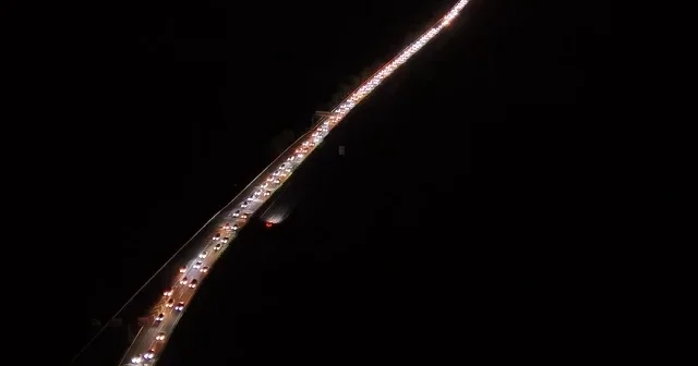 Kemikli rampalarında gece mesaisi kamerada: Araç kuyruğunun sonu bitmek bilmedi VİDEO İZLE