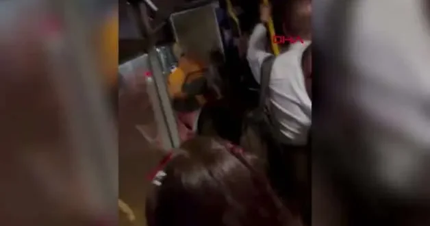 Maganda motosikletli İETT aracının camını kırdı