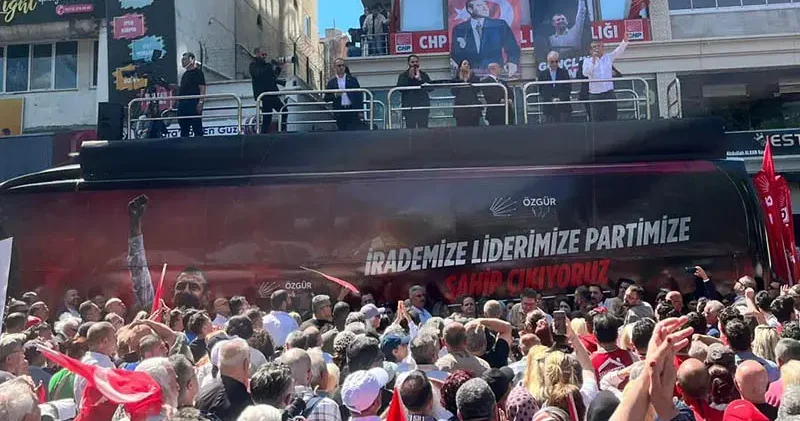 Özgür Özel: Derhal kurultay yapın, partiyi seçilmiş bir genel başkana kavuşturun
