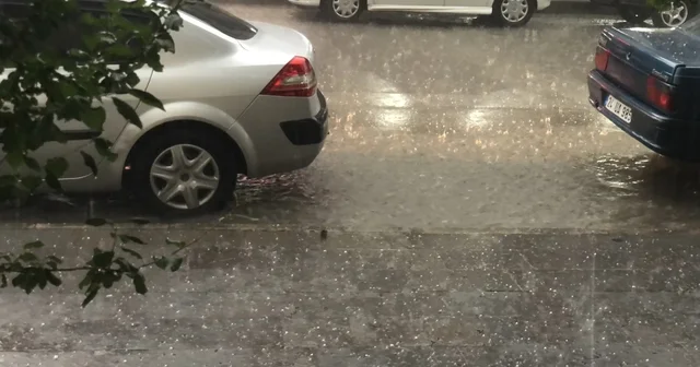 Erzincan da dolu ve heyelan ulaşımı olumsuz etkiledi Erzincan Haberleri