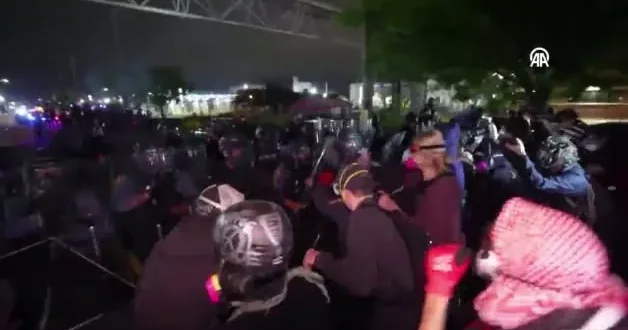 ABD de göçmen protestosu devam ediyor! Polislerden sert müdahale...