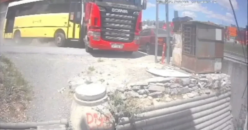 Beylikdüzü nde İETT otobüsü dehşet saçtı! Freni boşaldı, park halindeki araçları biçti