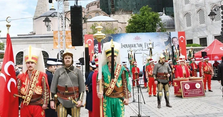 İstanbul’da 573. yıl coşkusu