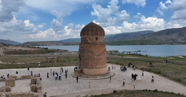 12 bin yıllık geçmişe sahip Hasankeyf te bayram yoğunluğu Batman Haberleri
