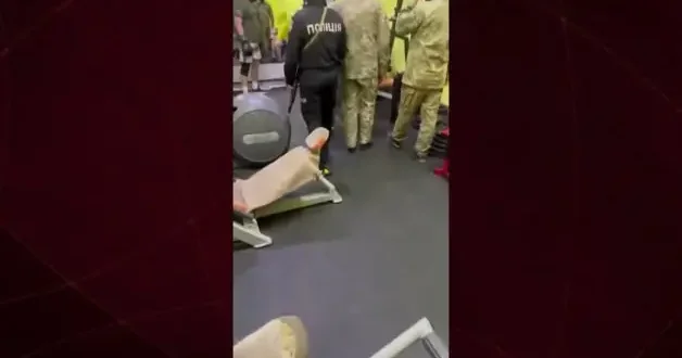Ukrayna da askere alma merkezinin görevlileri spor salonunda darbedildi