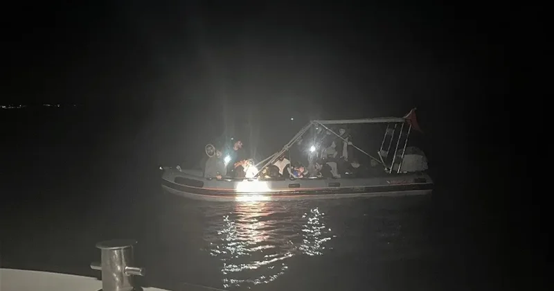 Karaburun açıklarında 17 göçmen kurtarıldı