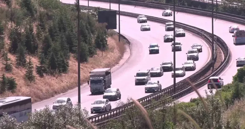 Tatilcilerin dönüşü Kocaeli geçişini hareketlendirdi
