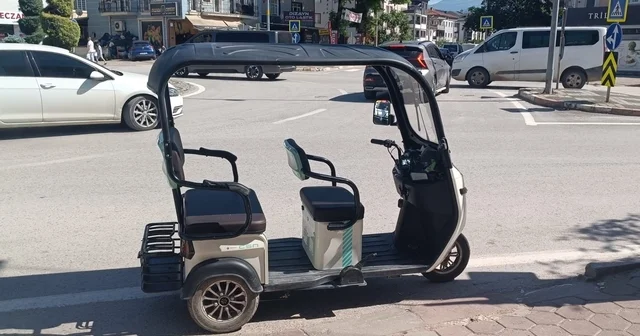 Devrilen elektrikli motosikletteki 3 kişi yaralandı Bursa Haberleri