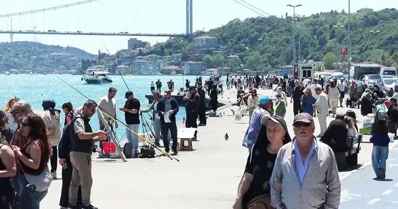 Kurban Bayramı nın son gününde sıcak havayı fırsat bilenler sahillere akın etti