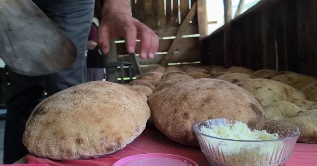 Uzundere de doğal ekmek mesaisi: Taleplere yetişemiyorlar Erzurum Haberleri