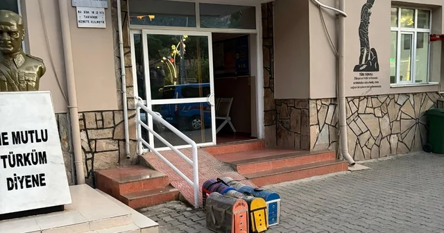 Bayındır da yasa dışı horoz dövüşü operasyonu: 3 gözaltı İzmir Haberleri