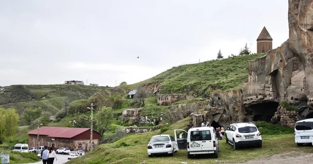 Ahlat ın tarihi ve doğal güzelliklere bayram ilgisi Bitlis Haberleri
