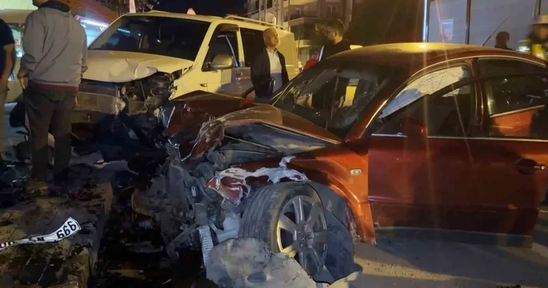 Alkollü sürücü 4 araca birden çarptı: 2 yaralı