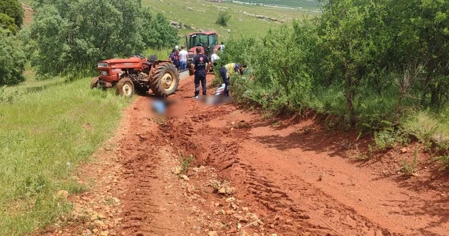 Traktörün devrildiği kazada biri çocuk 2 kişi hayatını kaybetti Afyonkarahisar Haberleri
