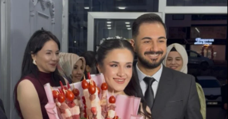 Damat ezberleri bozdu! Kız istemeye kebap buketiyle gitti Sözcü Gazetesi