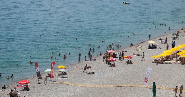 Antalya da hava sıcaklığı 38 derece oldu, sahillerde yoğunluk yaşandı Antalya Haberleri Habertürk Yerel Haberler