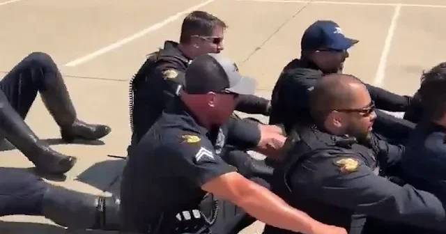 ABD nin Dünya Kupası ndaki çifte standardı tartışma konusu oldu: Dallas polisi Norveçli futbolculara apronda Viking koreografisi yaptı VİDEO İZLE