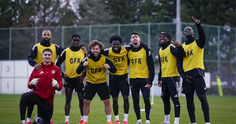 Süper Lig ekibinin yıldızı Polonya ya kaçtı! Gizlice sözleşme imzaladı Sözcü Gazetesi