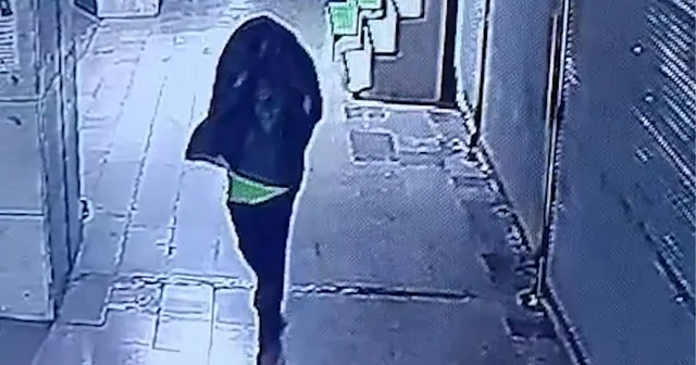 Tanınmamak için başına çöp poşeti geçirip yangın çıkaran şahıs kameralara yakalandı Kırıkkale Haberleri Habertürk Yerel Haberler