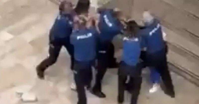 Polisin önünde kadın kavgası