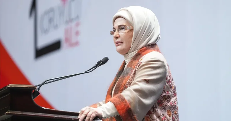 Emine Erdoğan dan koruyucu ailelere teşekkür: İnsanlığa ışık tutuyorsunuz