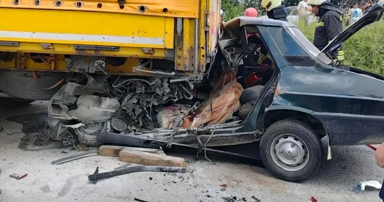 Samsun’da korkunç kaza! Otomobil park halindeki TIR a çarptı; sürücü ile eşi öldü