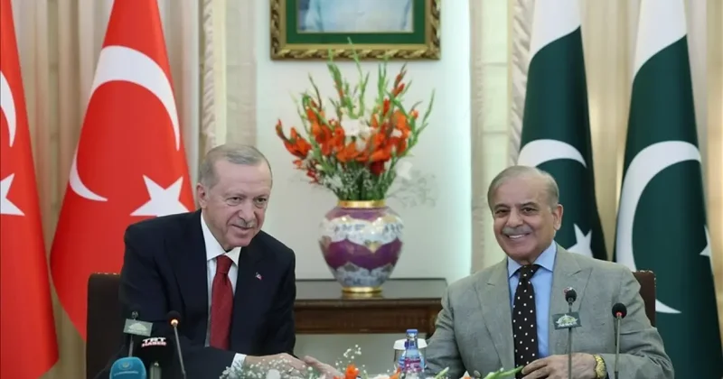 Arabuluculuk hamlesinden sonra ilk kez: Türkiye ve Pakistan dev zirvede buluşacak