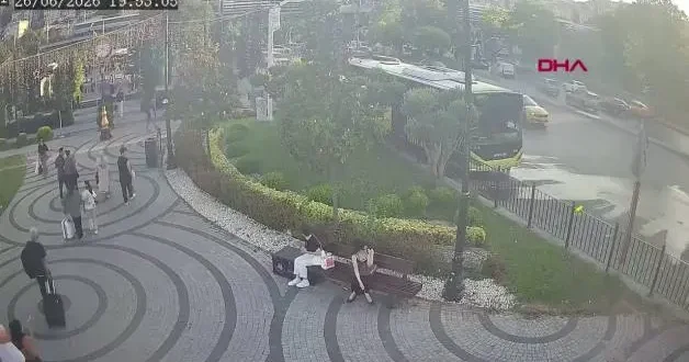Kağıthane’de lüks aracın tamiri sonrasında test sürüşüne çıkan usta trafiği birbirine kattı!
