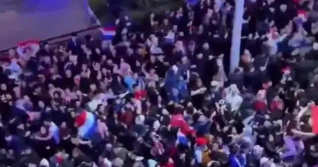 Sevinç çığlıkları ve mutluluk gözyaşları...Tüm ülke tarihi zaferi kutluyor