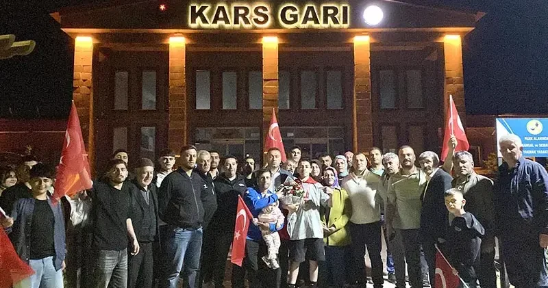 Trenle gelen şampiyona coşkulu karşılama