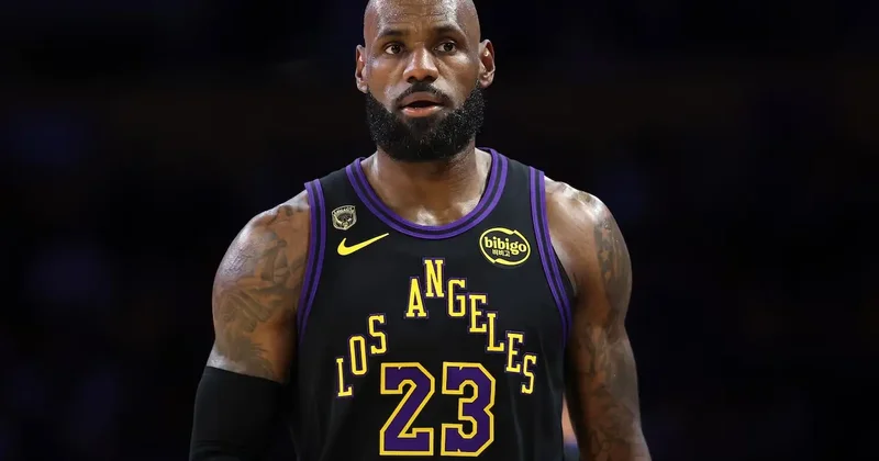 Bir dönem sona erdi! LeBron James takımdan ayrıldı