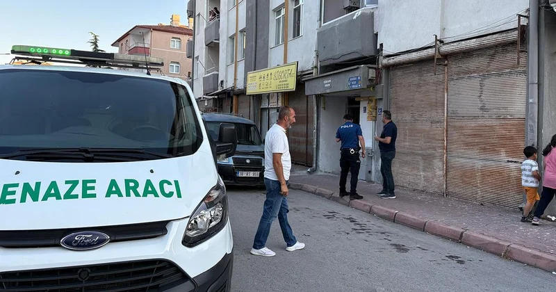 Kendisini su borusuna asarak intihar etti