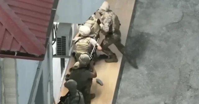 Osmaniye merkezli dev organize darbesi: 3 ilde eş zamanlı basılan çetenin 25 üyesi tutuklandı!] VİDEO İZLE