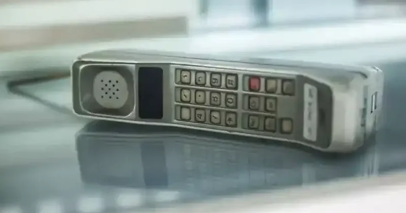 Dünyanın ilk cep telefonu şekil değiştirerek piyasaya geri döndü Sözcü Gazetesi