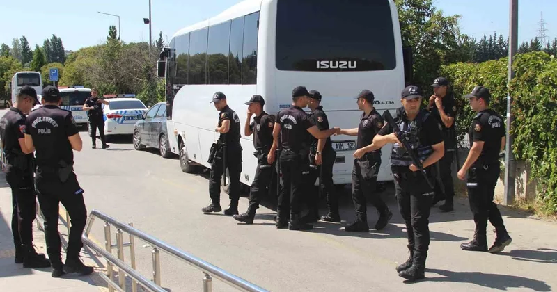 Husumetlilerine ateş açtı, yoldan geçen başkasını öldürdü
