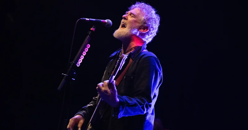 Oscar ödüllü müzisyen Glen Hansard motosiklet kazasında hayatını kaybetti