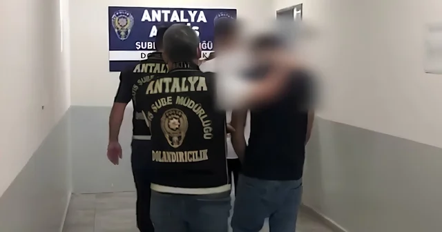 Antalya da 2 buçuk milyon liralık nitelikli dolandırıcılık operasyonu: 4 gözaltı FETÖ yalanıyla kandırıp döviz ve ziynet eşyalarını aldılar Antalya Haberleri Habertürk Yerel Haberler
