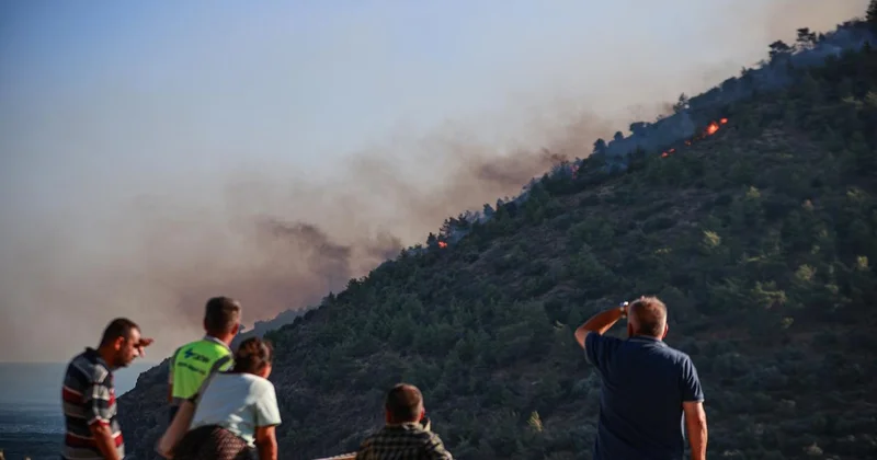 Mersin de orman yangını: 145 kişi güvenli bölgelere nakledildi