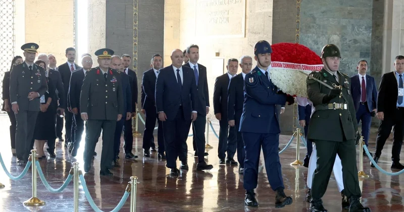 Lübnan Cumhurbaşkanı Ankara ya geldiği gibi Anıtkabir e çelenk bıraktı Sözcü Gazetesi