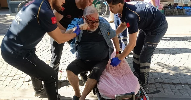 Kaldırımda yürürken hastanelik oldu Ayağı altyapı baca kapağına takılıp düşen vatandaş kanlar içinde kaldı Eskişehir Haberleri Habertürk Yerel Haberler