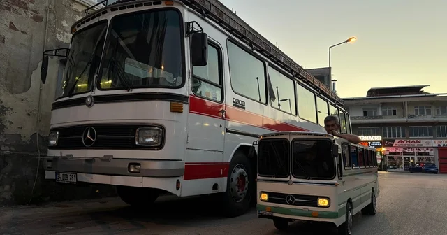 Ekibiyle yaptığı minyatür otobüsüne gözü gibi bakıyor Bursa Haberleri Habertürk Yerel Haberler