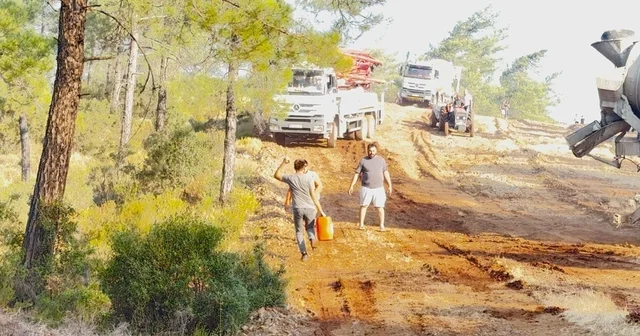 Fethiye Üzümlü deki orman yangınında havadan ve karadan yoğun mücadele Vatandaşlar da söndürme çalışmalarına destek veriyor Muğla Haberleri Habertürk Yerel Haberler