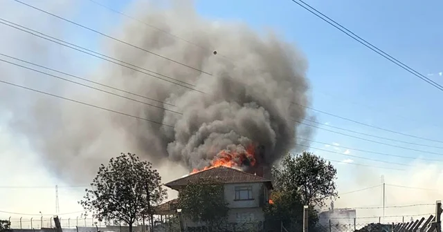 Evlerinin yanışını ağlayarak izlediler (2) Edirne Haberleri Habertürk Yerel Haberler